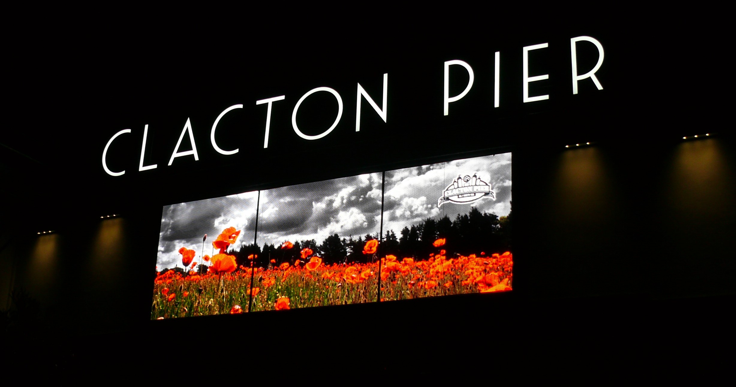 Pier pays own tribute to war dead