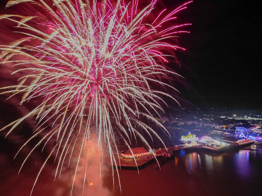 Excellent turnout for explosive end to free fireworks programme